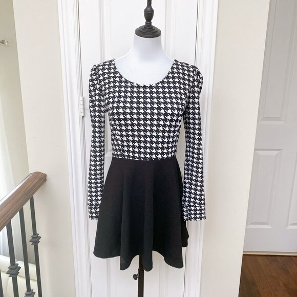 New Houndstooth Fitted And Flare Long sleeves mini Dress - Picture 2 of 8